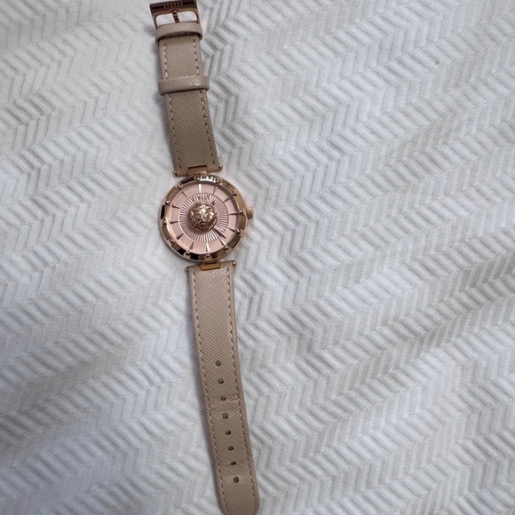 $275 Versus Versace Womens  Rose Gold /Beige 36mm Genuine Strap Fashion Watch - Picture 6 of 11